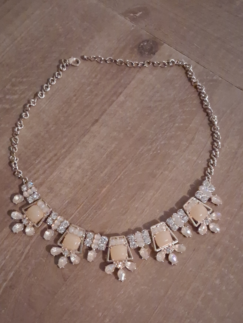 New Elegant Gold and Cream Statement Necklace - Women Jewelry - Picture 16 of 16